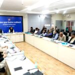 मुख्य निर्वाचन पदाधिकारी संजीव कुमार झा ने राजनीतिक दलों के प्रतिनिधियों के साथ की बैठक