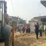 सिंगरौली में अवैध मकान पर चला बुलडोजर, हाईकोर्ट के आदेश पर कार्रवाई