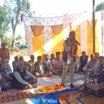 घर के गोरुआ मरय पेटागन, एक बोझा बिन चारा के। कुछ बरेज सब सरिगा संचय, जरिगय दूब पहार के : डॉ उमेश लखन