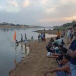 नर्मदा में नाव पलटी, 16 यात्रियों की जान पर बनी आफत, चार युवकों ने दिखाई बहादुरी