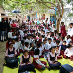 वनिता समाज की प्रेरक पहल : बुधेला विद्यालय में ‘सव्यसाची’ लेखन, बहुभाषीय शिक्षा एवं योग को प्रोत्साहन