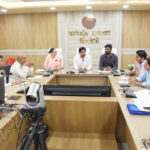 किसान पंजीयन समय पर पूरा करें, उपार्जन केंद्रों की तैयारी दुरुस्त रखें: कलेक्टर गौरव बैनल