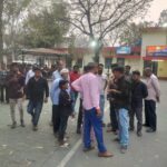 साईंनगर से 15 वर्षीय छात्र लापता, परिजन व स्थानीय लोगो की सुबह से मोरवा थाने में भारी संख्या में मौजूदगी