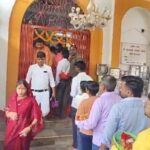 नवरात्रि पर मंदिरों में उमड़ी श्रद्धालुओं की भीड़, ज्वालामुखी धाम में मंत्री राधा सिंह ने की पूजा