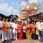 शक्तिपीठ मां ज्वालामुखी धाम में लोक स्वास्थ्य यांत्रिकी मंत्री श्रीमती संपतिया उईक ने टेका मत्था