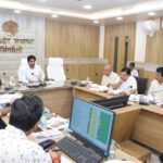 कलेक्टर ने की राजस्व कार्यों की गहन समीक्षा