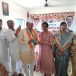 जिला कांग्रेस कार्यालय में नव पदाधिकारियों का भव्य सम्मान, युवाओं ने थामा पार्टी का दामन