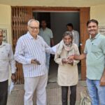 आर्थिक रूप से कमजोर कन्‍या के विवाह में पार्षद प्रेमसागर ने 5100 रुपए देकर की मदद