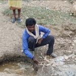 नाला का दूषित पानी पीने को मजबूर आदिवासी, कपुरदेई पंचायत की गंभीर स्थिति उजागर