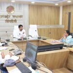 चितरंगी-दुधमनिया के खनिज ब्लॉकों की नीलामी पर कलेक्टर ने की समीक्षा