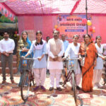 राज्यमंत्री राधा सिंह की उपस्थिति में ‘स्कूल चलें हम’ प्रवेशोत्सव सम्पन्न, विद्यार्थियों का हुआ भव्य स्वागत