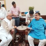 सड़क परियोजनाओं को गति देने सांसद की पहल, नितिन गडकरी से मुलाकात कर रखीं अहम मांगें