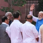 संसद परिसर में राहुल गांधी और पीएम मोदी आमने-सामने, बातचीत की तस्वीर चर्चा में