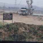 रेणु नदी में अवैध खनन का खेल जारी, अधिकारी बने मूकदर्शक