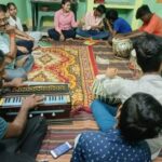 सुर, ताल और नृत्य से संवर रहा भविष्य: मोरवा की ‘सुर ओ चंदम म्यूजिक अकादमी’ की अनोखी पहचान