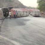 नेशनल हाईवे-39 फिर जाम: हथिओदरा में कैप्सूल वल्कर पलटा, यातायात बाधित