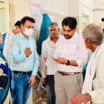 जिला अस्पताल में औचक निरीक्षण: डॉक्टर गायब, शुल्क में गड़बड़ी; कलेक्टर सख्त