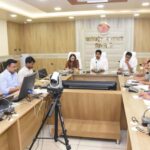 कलेक्टर ने की समयावधि पत्रो की समीक्षा