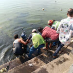 हनुमानताल में बड़ा हादसा टला, पुलिसकर्मियों की सूझबूझ से शिक्षिका की बची जान