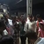 मेमू ट्रेन में अवैध वेंडरों का हमला, दो यात्री गंभीर घायल