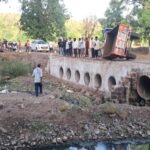 अनूपपुर-उमरिया सीमा पर भीषण हादसा: ट्रैक्टर-ट्रॉली पुलिया से पलटी, 6 की मौत, 30 से अधिक घायल