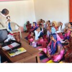 जल गंगा संवर्धन अभियान के तहत राजनिया में पीएचई विभाग ने ग्रामीणों को सिखाया जल परीक्षण का हुनर
