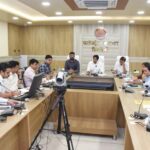 टीकाकरण दिवसों में स्वास्थ्य एवं महिला बाल विकास विभाग के अधिकारी संयुक्त रूप से केंद्रों का करें निरीक्षण: कलेक्टर