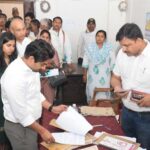 कलेक्टर ने किया तहसील कार्यालय देवसर का निरीक्षण
