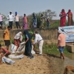 जल गंगा संवर्धन अभियान के तहत रजनिया में हुआ बोरी बंधान