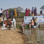 गंगा दशहरा पर रजनिया में जल गंगा संवर्धन अभियान के तहत किया गया बोरी बंधान, ग्रामीणों ने दिया ‘जल ही जीवन है’ का संदेश