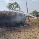 तेंदूपत्ता से भरा ट्रक जलकर हुआ राख, बाल-बाल बचे चालक और खलासी