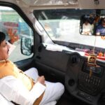 सादगी का संदेश : मुख्यमंत्री डॉ. यादव बस में जनप्रतिनिधियों और अधिकारियों के साथ पहुंचे उज्जैन
