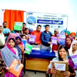 एनटीपीसी विंध्याचल ने वार्ड-39 वैढ़न में वितरित कीं मच्छरदानियां और सैनिटरी पैड