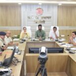 सीईओ जिला पंचायत ने की समयावधि पत्रो की समीक्षा