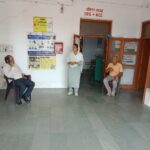 लापरवाह स्वास्थ्य कर्मियों पर गिरी गाज औचक निरीक्षण में अनुपस्थित फार्मासिस्ट का वेतन कटा, बिना ड्रेस कोड मिलीं नर्सिंग ऑफिसर को कारण बताओ नोटिस’