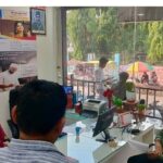स्व-सहायता समूहों के ऋण वितरण की समीक्षा हेतु सीईओ जिला पंचायत ने किया बैंकों भ्रमण