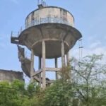 जर्जर पानी की टंकी का हिस्सा गिरा, बड़ा हादसा टला