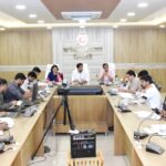 मॉडल सड़क निर्माण में देरी पर कलेक्टर सख्त, समय-सीमा में कार्य पूर्ण न होने पर कार्रवाई की चेतावनी
