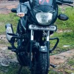 मोरवा बाजार से पल्सर बाइक चोरी: मीना बाजार के सीसीटीवी में कैद हुए चोर, फुटेज लेकर थाने पहुंचा पीड़ित
