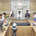 कलेक्टर की अध्यक्षता में समय-सीमा बैठक आयोजित