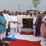 जुड़वा तालाब परिसर में 100 फीट ऊंचे राष्ट्रीय ध्वज का लोकार्पण, शहर को मिली नई पहचान