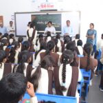प्रवेश उत्सव “स्कूल चलें हम” कार्यक्रम में कलेक्टर ने विद्यार्थियों को किया प्रेरित