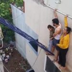 ईवी शोरूम में भीषण आग, छह परिवारों को रस्सी और सीढ़ी के सहारे सुरक्षित निकाला
