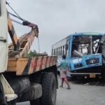 भीषण सड़क हादसा: जलपाईगुड़ी में बस-ट्रक की टक्कर, 5 की मौत, 17 गंभीर घायल