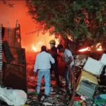 कबाड़ गोदाम में भीषण आग, आधा किलोमीटर दूर तक दिखीं लपटें, इलाके में मची अफरा-तफरी