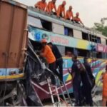 वडोदरा में दर्दनाक सड़क हादसा: ट्रक से टकराई लग्जरी बस, 5 यात्रियों की मौत, 26 घायल