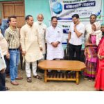 वार्ड 38 तुलसी बलियरी में छाता एवं मच्छरदानी वितरण, जनप्रतिनिधियों ने स्वच्छता का दिया संदेश