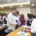 कलेक्टर ने 180 आवेदनों पर की जनसुनवाई, मौके पर ही किया कई समस्याओं का निराकरण