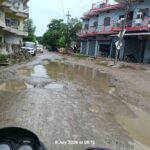 वार्ड 30 का पचखोरा पहुंच मार्ग गड्ढों में तब्दील, हर दिन जोखिम उठाकर गुजर रहे लोग