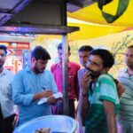 सड़क पर गंदगी फैलाने वाले ठेले वालों और दुकानदारों पर नगर निगम की सख्त कार्रवाई, सिंगल यूज प्लास्टिक भी किया गया जब्त